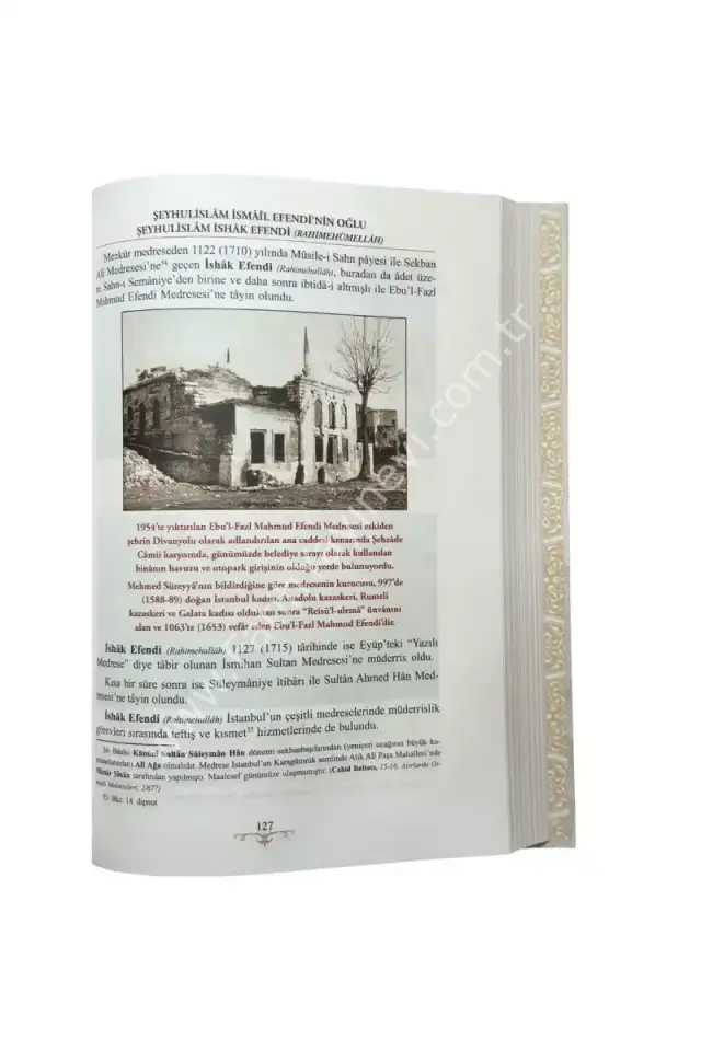 İsmailağa Camii'nin Tarihçesi ve Haziresindeki Şeyhulislamlar (Rahle Boy)